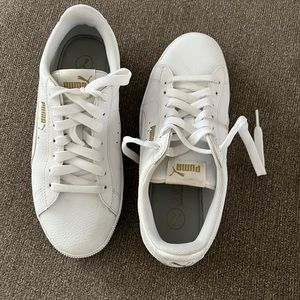 Women’s Puma sneakers